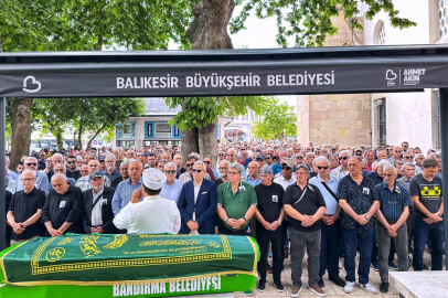 BANDIRMA İKİ EĞİTİM ÇINARINI SON YOLCULUĞUNA UĞURLADI