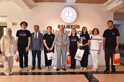 BAŞARILI ÖĞRENCİLERDEN İL MÜDÜRÜNE ZİYARET