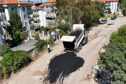 AYVALIK’TA DOĞALGAZ SONRASI YOL ONARIMLARI SÜRÜYOR