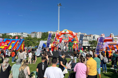 RENGÂRENK UÇURTMALAR FESTİVAL GÖKYÜZÜNÜ SÜSLEDİ