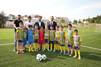 SINDIRGI’DA GENÇ SPORCULARA MALZEME DESTEĞİ