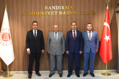 VALİ USTAOĞLU'NDAN BANDIRMA ADLİYESİ’NE ZİYARET