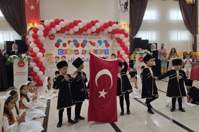 BANDIRMA’DA MİNİKLERDEN YIL SONU ŞENLİĞİ