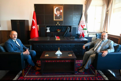 BALIKESİR VALİSİ USTAOĞLU’NDAN KAYMAKAM GÖÇ’E TAZİYE ZİYARETİ