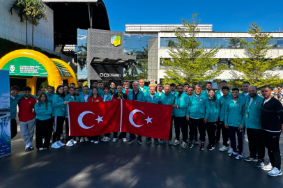 BAÜN SPORCULARI DÜNYA ARENASINDA MADALYALARI TOPLADI