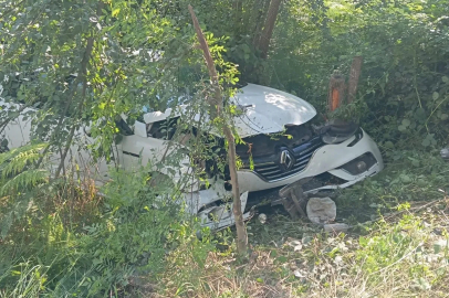 Düzce'de otomobil şarampole kaydı: 3 yaralı!