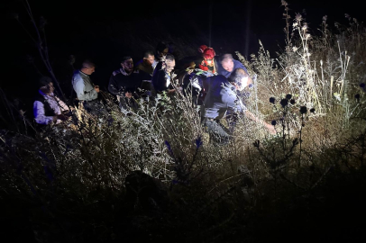 ALTIEYLÜL’DE TRAKTÖR DEVRİLDİ: 3 KİŞİ YARALANDI